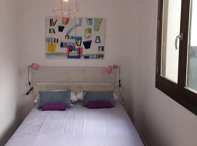 Center 2 Bedrooms *